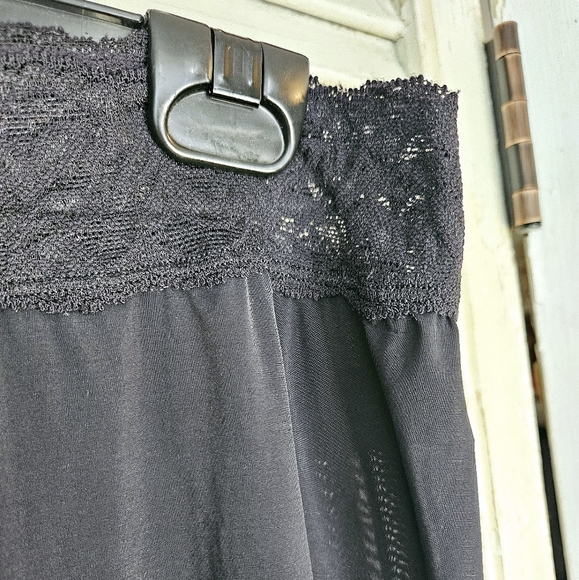 Vanity Fair black half slip L - Picture 2 of 5